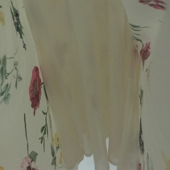 Dress Im not sure if it ever been worn - Picture 5 of 6